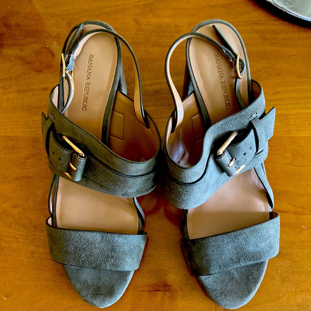 NWT Banana republic cake love suede sandals 3” block heel